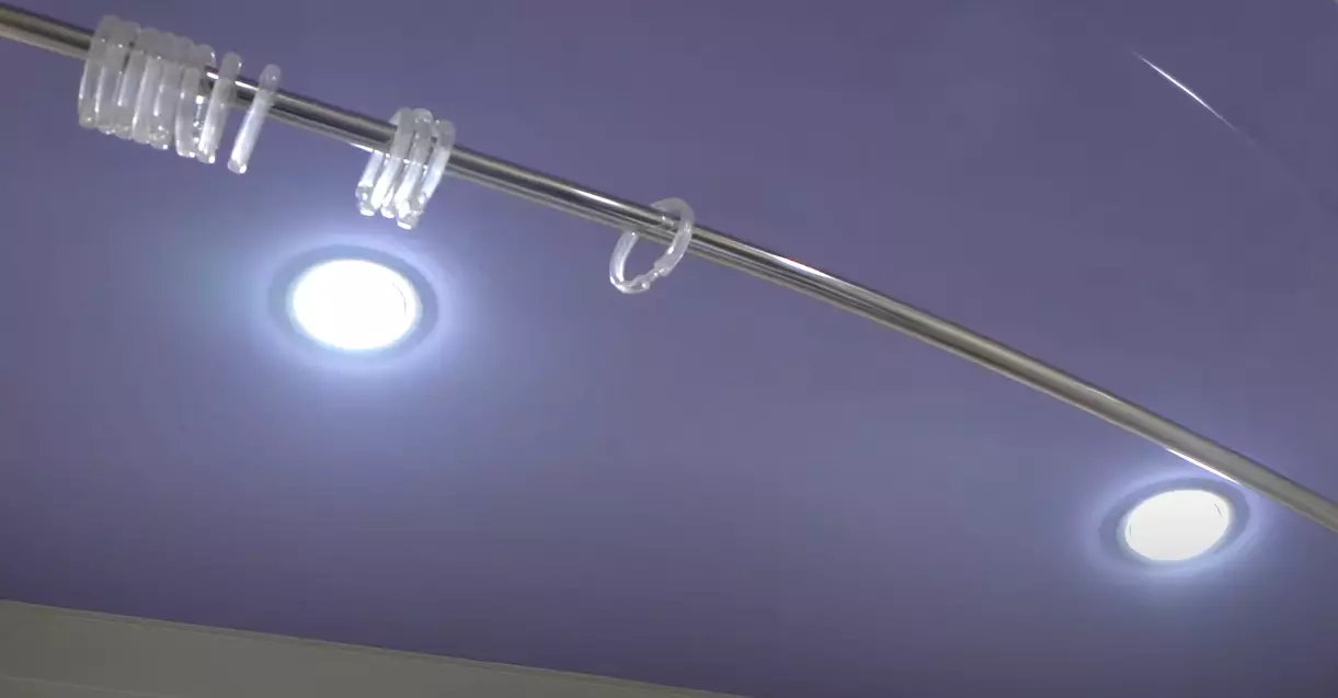 Сиреневый натяжной потолок